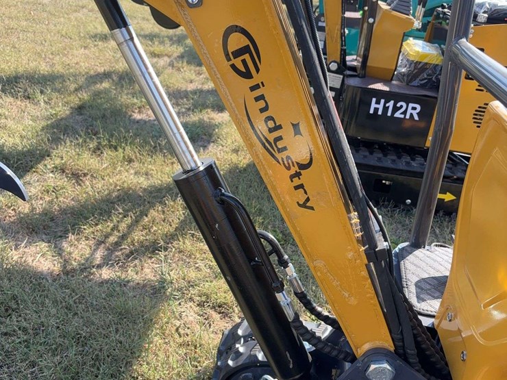 mini-excavator-mx12rx-image-12