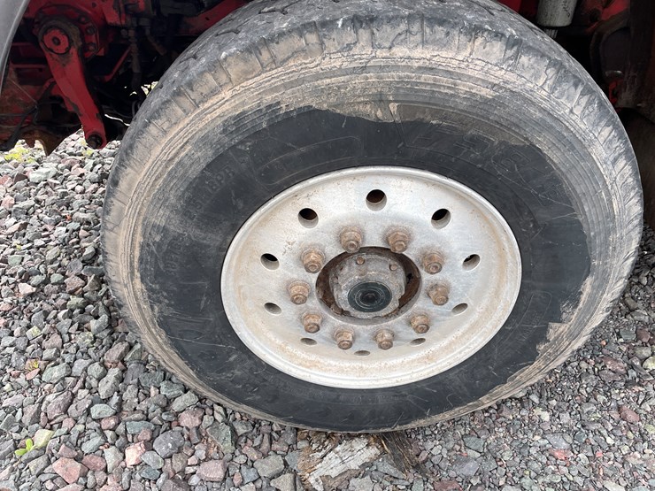 #1001-•-2004-kenworth-semi-tractor-(has-mi-title)-image-44