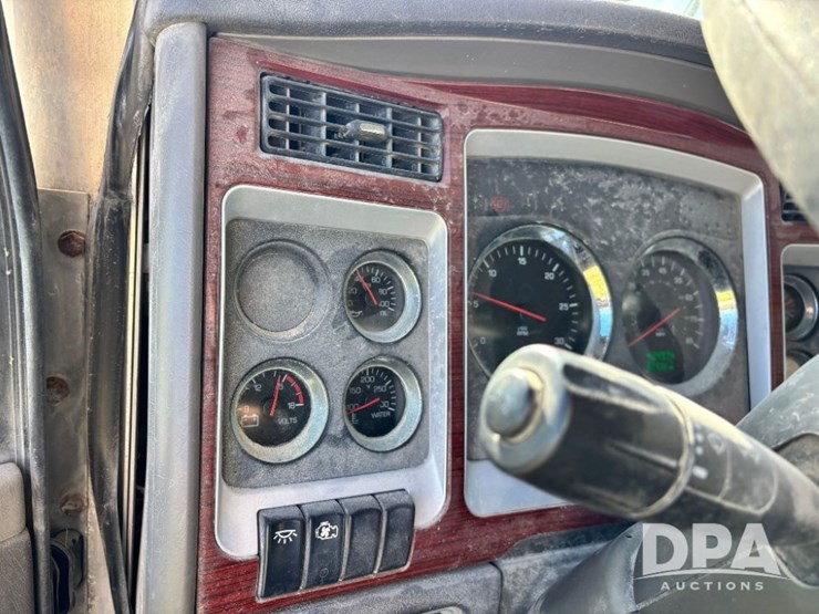 2007-kenworth-t800-image-89