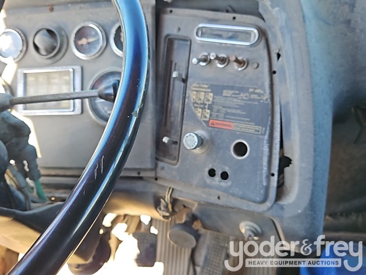 1988-ford-lt8000-image-33