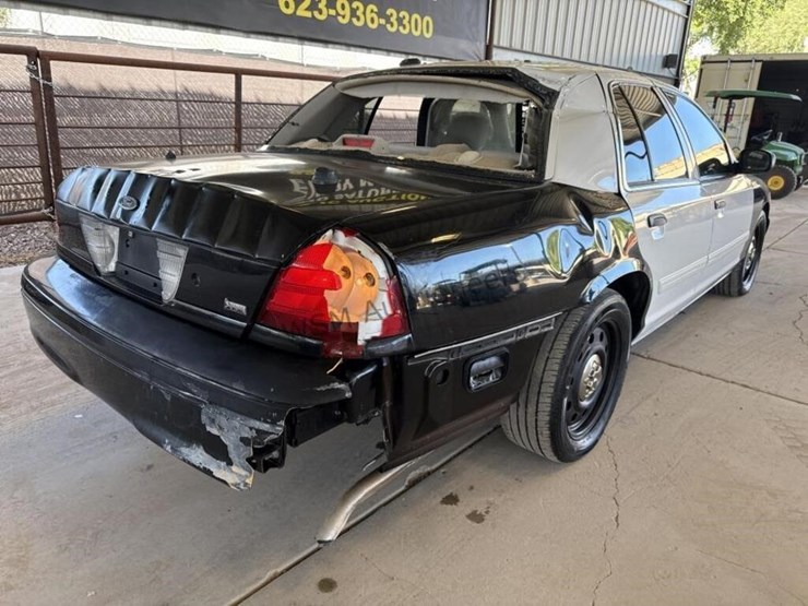 2009-ford-crown-victoria-sdn-image-7