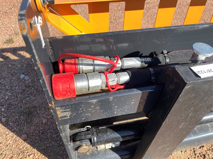 #4091-•-wolverine-pallet-fork-hydraulic-adjustable-attachment-image-11