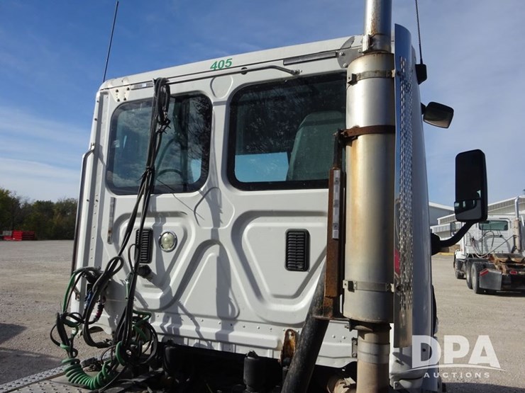 2018-freightliner-cascadia-day-cab-truck-(pz13986,-unit-405)-image-52