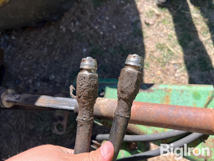 john-deere-680-image-10