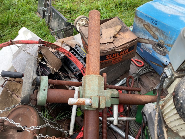 #8125-•-pallet-of-misc-image-15