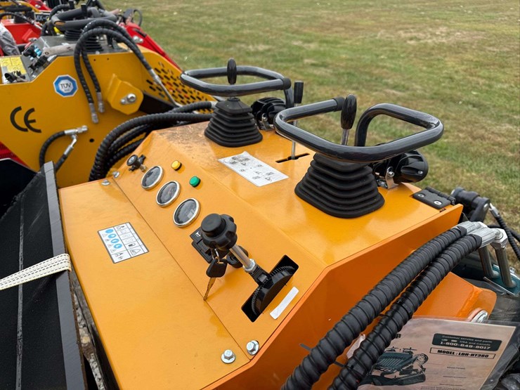 landhero-ldh-ht380-mini-skid-steer-loader-image-7