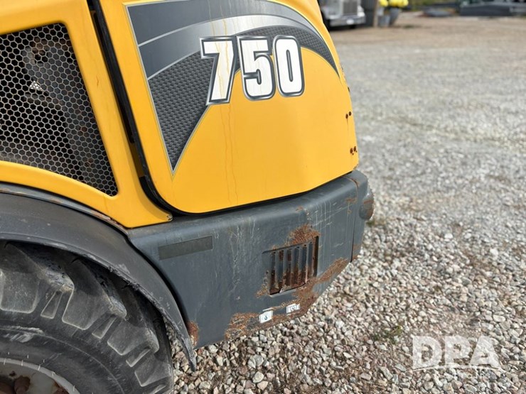 2018-gehl-750-image-23