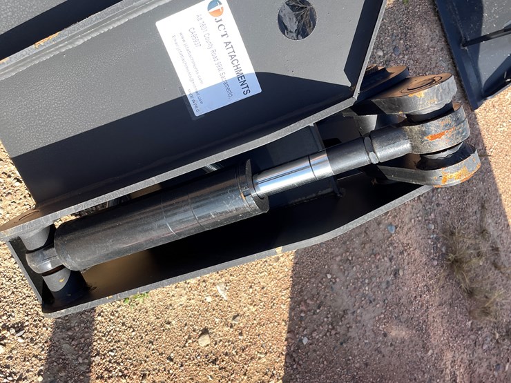 #4078-•-72"-4-in-1-bucket-attachment-image-9