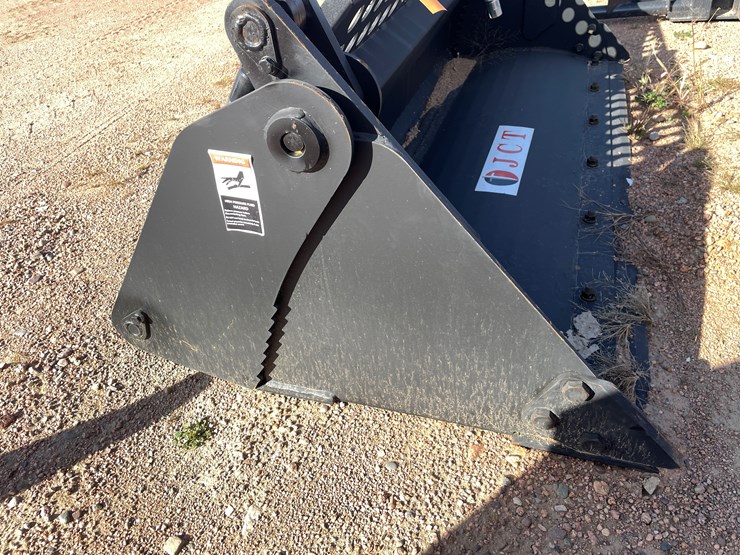 #4078-•-72"-4-in-1-bucket-attachment-image-2