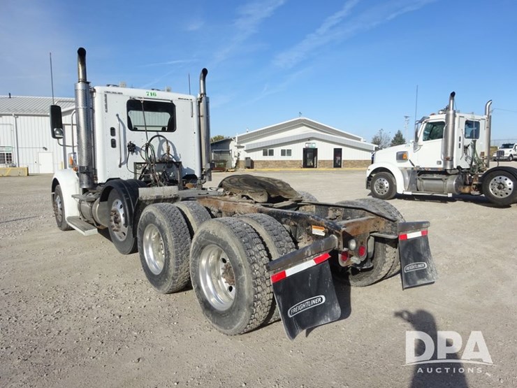 2016-freightliner-coronado-day-cab-glider-truck-(pz13983,-unit-716)-image-30
