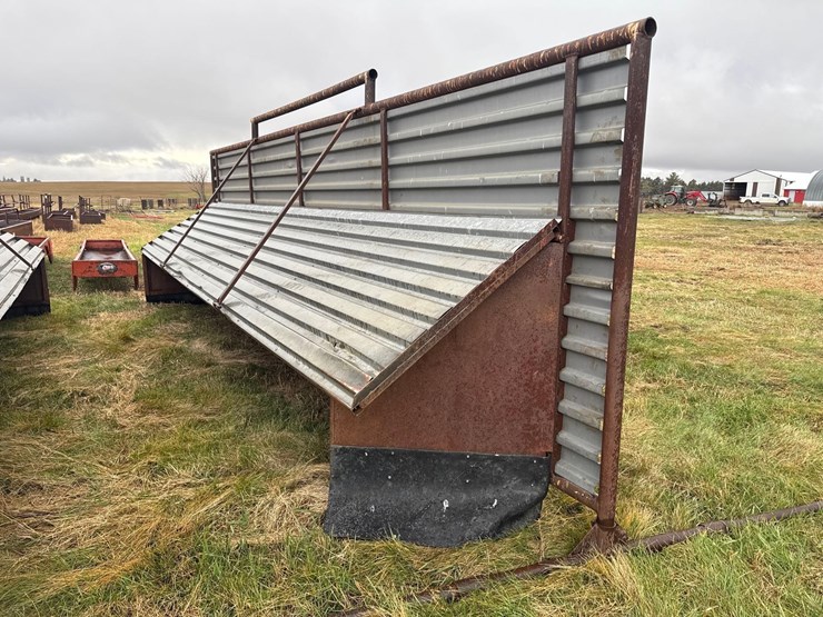 freestanding-windbreak-panel-and-calf-shelter-image-2