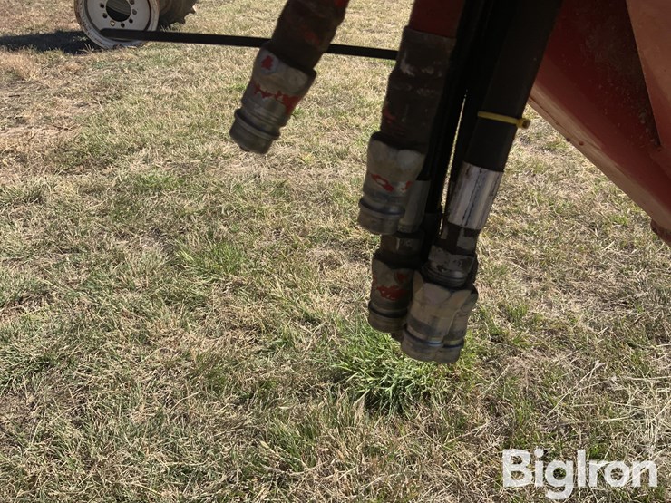 new-holland-216-image-10