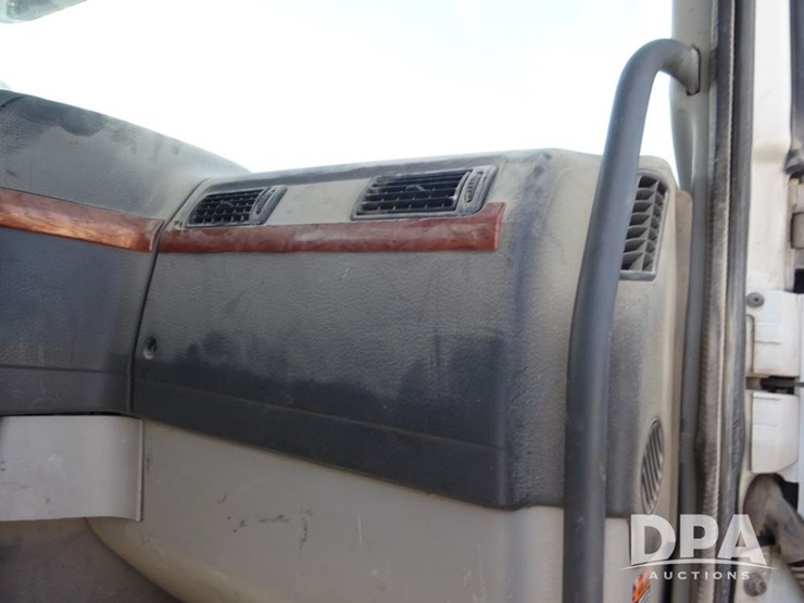 2007-volvo-vnl-day-cab-truck-(pz13987,-unit-110)-image-86