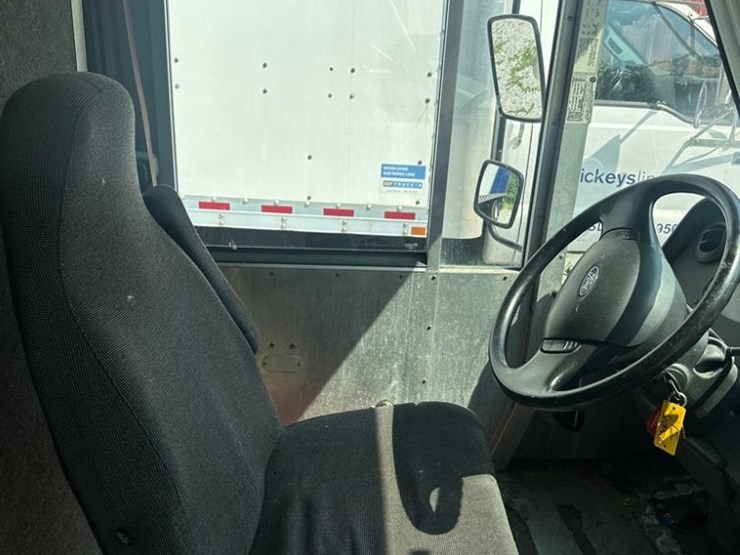 2012-ford-f59-image-34