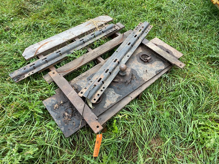 #8132-•-gooseneck-ball-mounting-plate-image-1