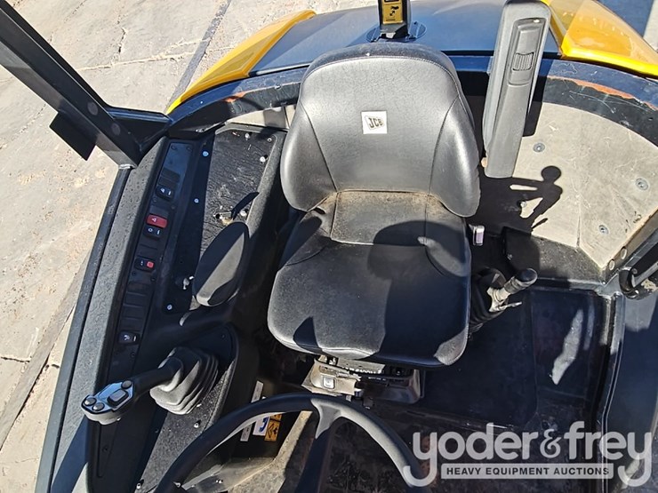 2021-jcb-407-image-18