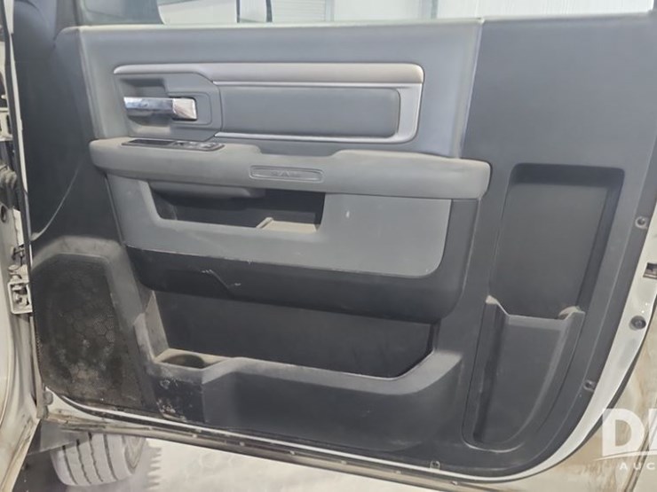 2015-dodge-ram-5500-image-31