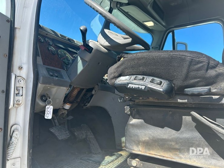 2006-freightliner-century-dry-truck-(cp1180-unit-16052)-image-29