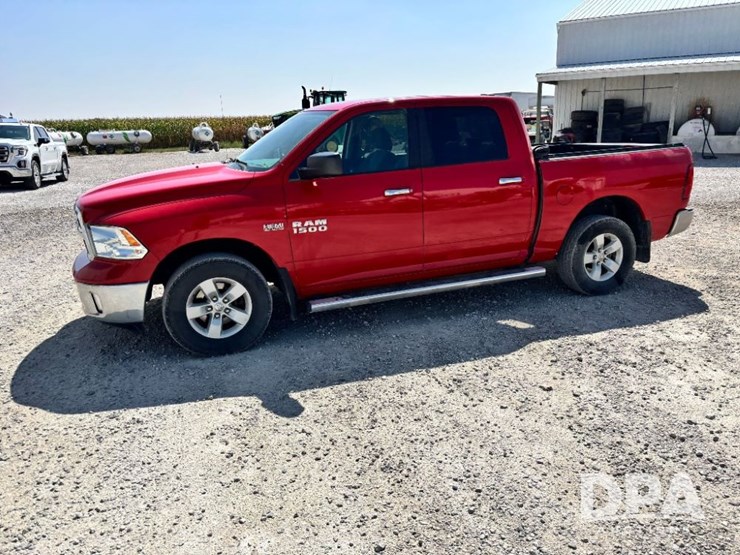 2017-ram-1500-slt-image-13
