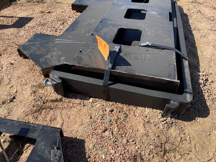 #4136-•-universal-pallet-fork-attachment-image-2