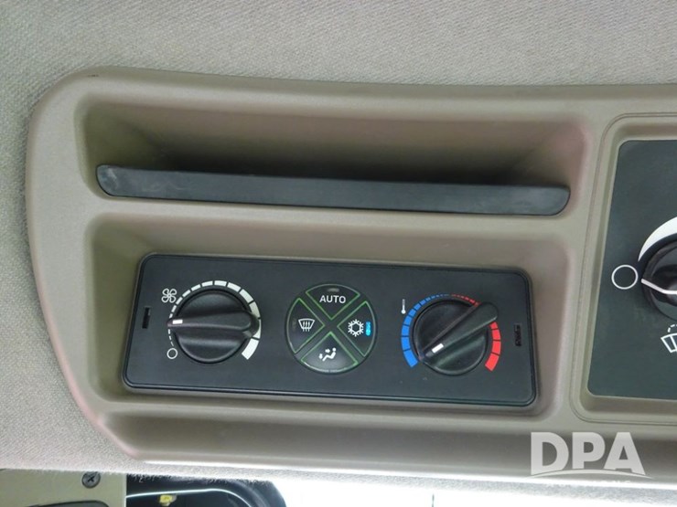 2011-case-ih-titan-4530-image-88