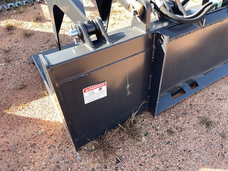 #4083-•-84"-smooth-faced-grapple-bucket-attachment-image-4