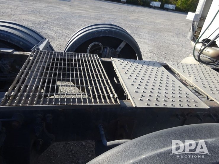 2018-freightliner-coronado-day-cab-glider-truck-(pz13996,-unit-773)-image-64