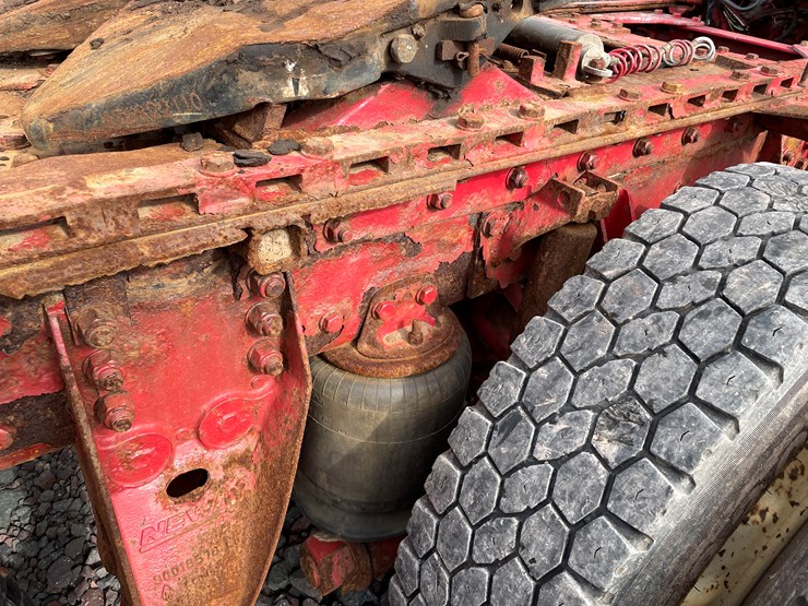 #1001-•-2004-kenworth-semi-tractor-(has-mi-title)-image-13