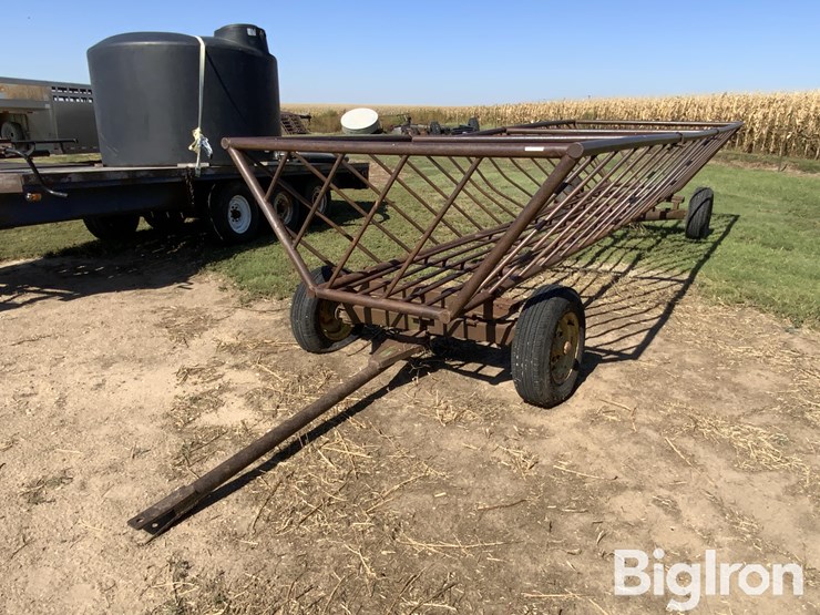 blattner-3-bale-hay-feeder-wagon-image-1