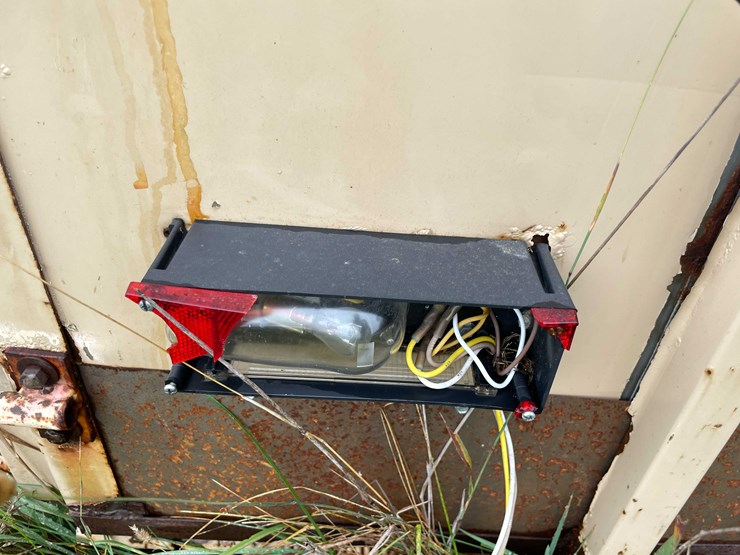 #8044-•-1986-3-horse-gooseneck-camper-trailer-(no-title)-image-41