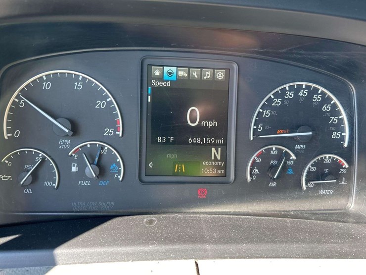 2021-freightliner-cascadia-116-image-12