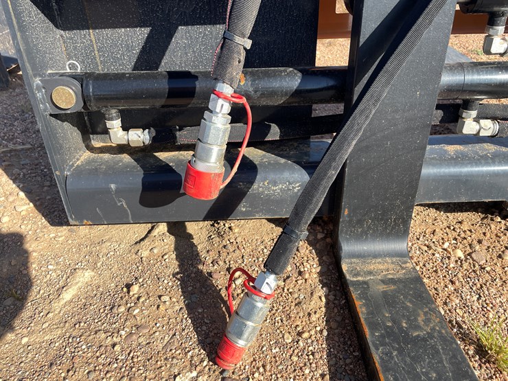 #4092-•-wolverine-pallet-fork-hydraulic-adjustable-attachment-image-11