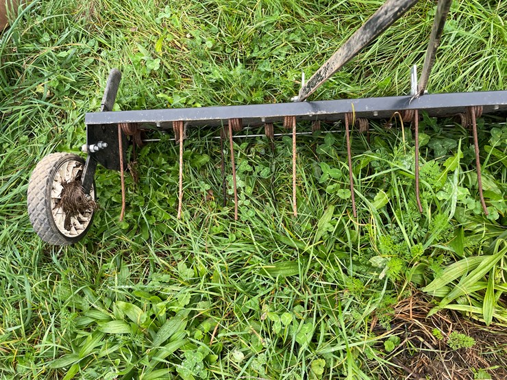 #8124-•-lawn-aerator-image-10