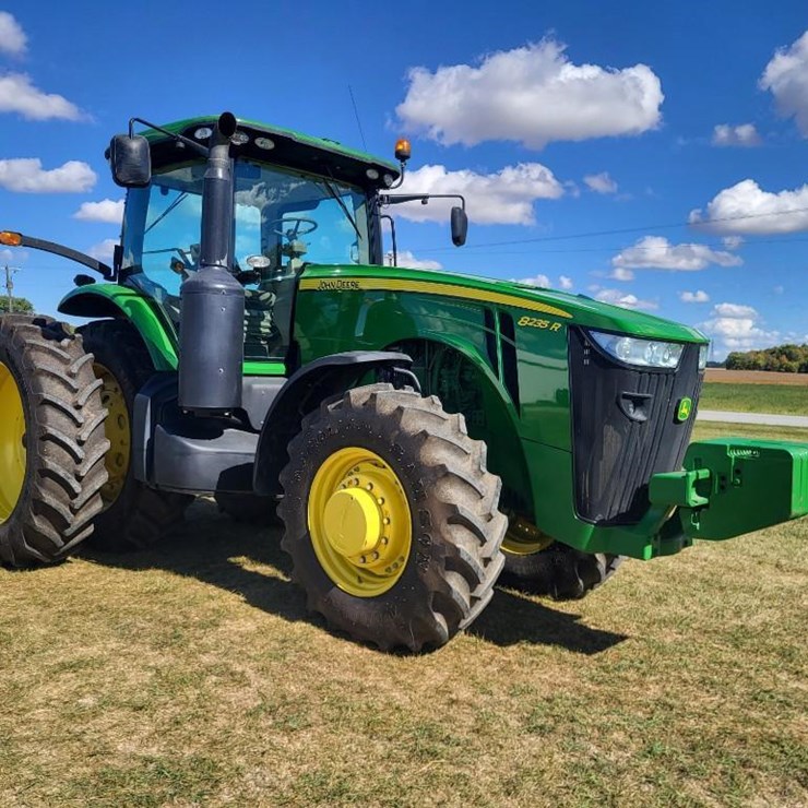 2011 JOHN DEERE 8235R