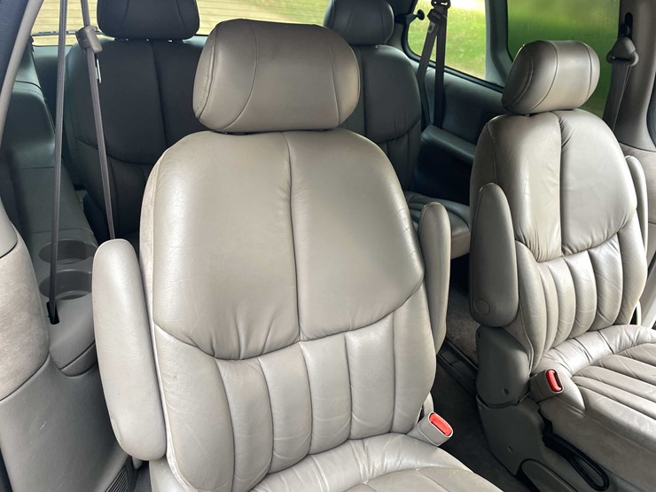 1999-chrysler-town-&-country-image-106