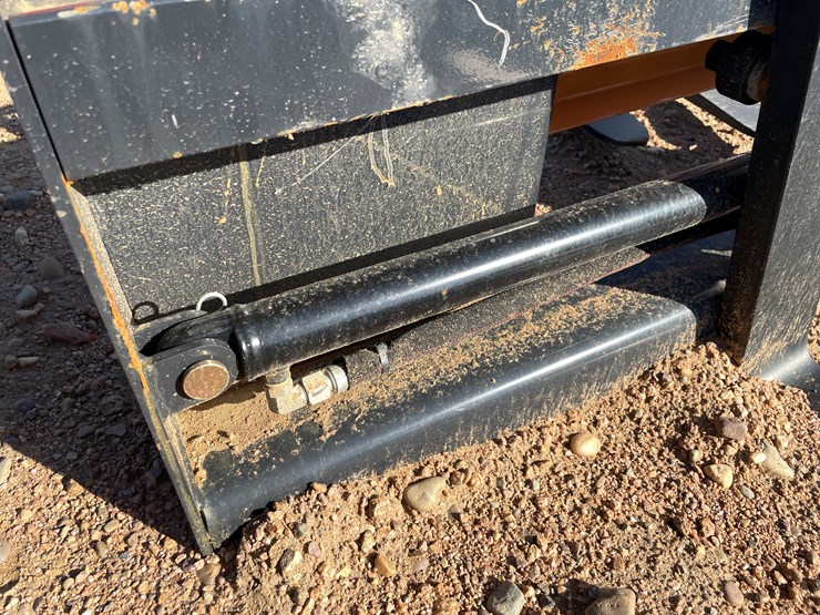 #4088-•-wolverine-pallet-fork-hydraulic-adjustable-attachment-image-9