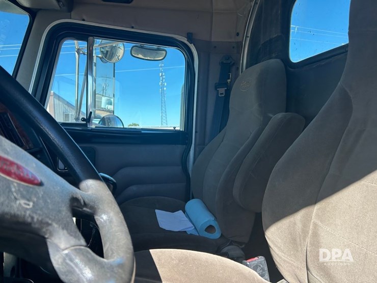 2004-peterbilt-379-image-38