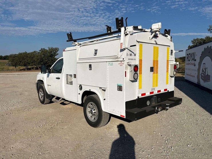 2013-chevrolet-silverado-3500hd-image-2