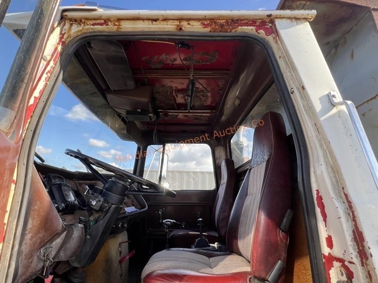 1979-ford-9000-image-24