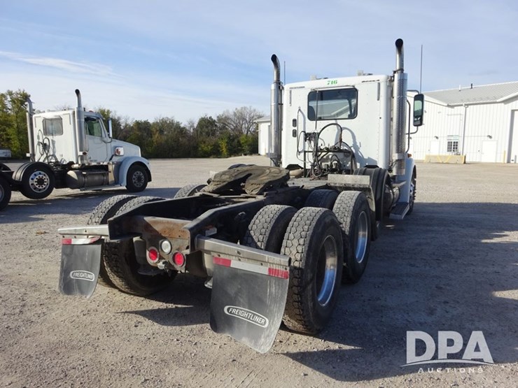 2016-freightliner-coronado-day-cab-glider-truck-(pz13983,-unit-716)-image-24