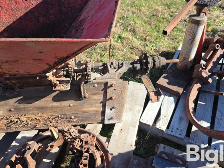 international-end-gate-seeder-image-16