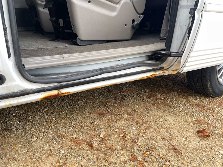 1999-chrysler-town-&-country-image-58