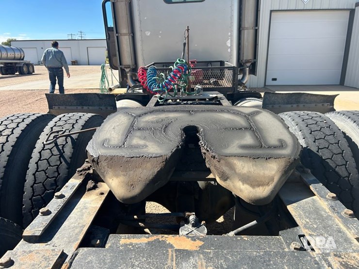 2004-peterbilt-379-image-18