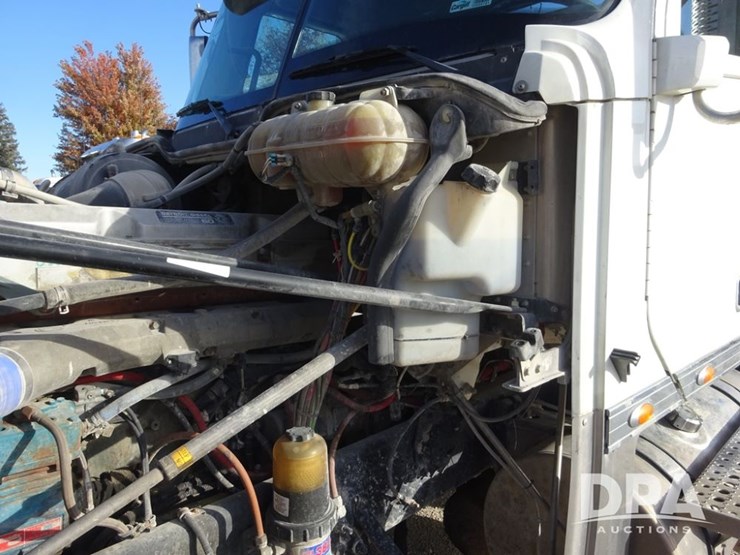 2016-freightliner-coronado-day-cab-glider-truck-(pz13982,-unit-720)-image-78