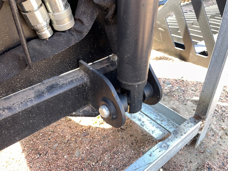 #4102-•-78"-heavy-brush-grapple-bucket-attachment-image-17