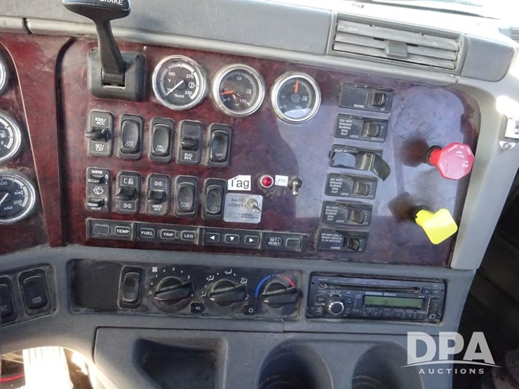 2016-freightliner-coronado-day-cab-glider-truck-(pz13982,-unit-720)-image-96