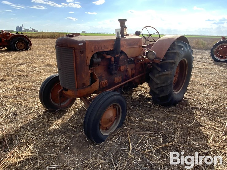 case-la-2wd-tractor-image-1