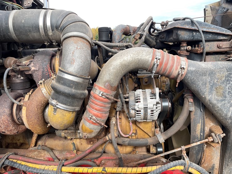 #1001-•-2004-kenworth-semi-tractor-(has-mi-title)-image-28