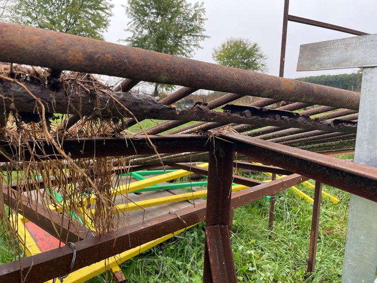 #8116-•-misc-metal-frames-image-18