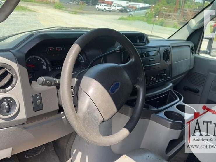2011-ford-e350-image-7